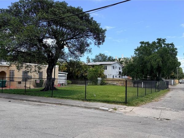 33 NW 21st Ave , Miami, FL 33125