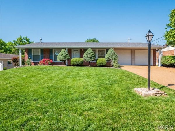 5032 Kempf Drive, St Louis, MO 63128