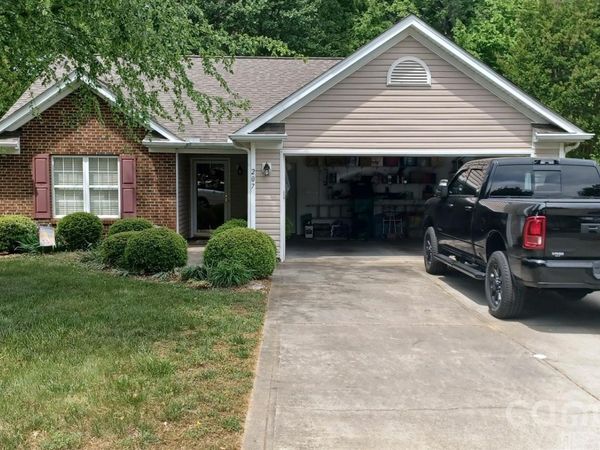 207 Woodlynn Drive, Charlotte, NC 28214