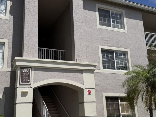 5065 Wiles Road, Unit 207, Coconut Creek, FL 33073