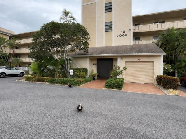 7006 Huntington Lane, Unit 204, Delray Beach, FL 33446