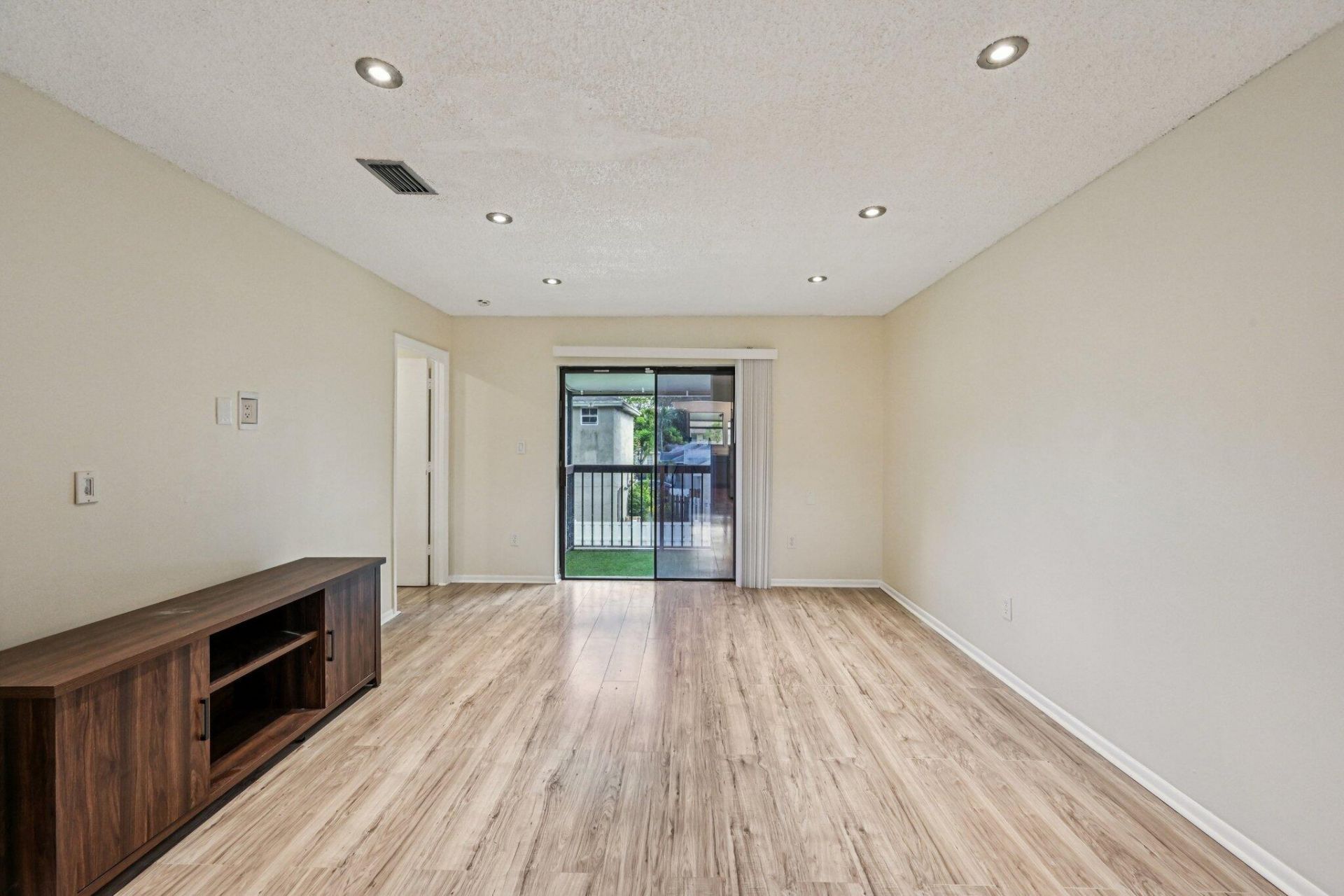 6001 Shakerwood Circle, Unit 203, Tamarac, FL 33319 Photo