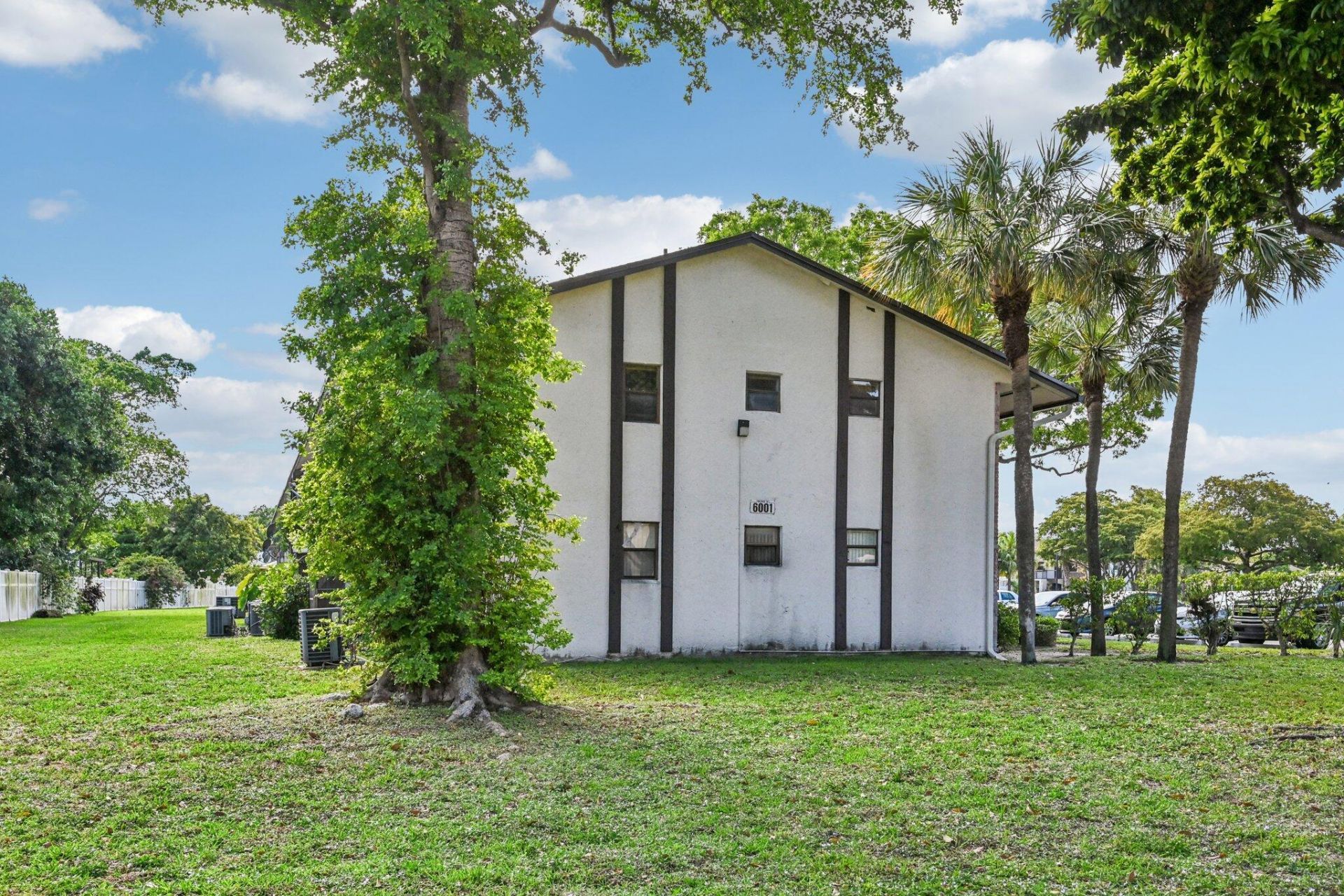 6001 Shakerwood Circle, Unit 203, Tamarac, FL 33319 Photo