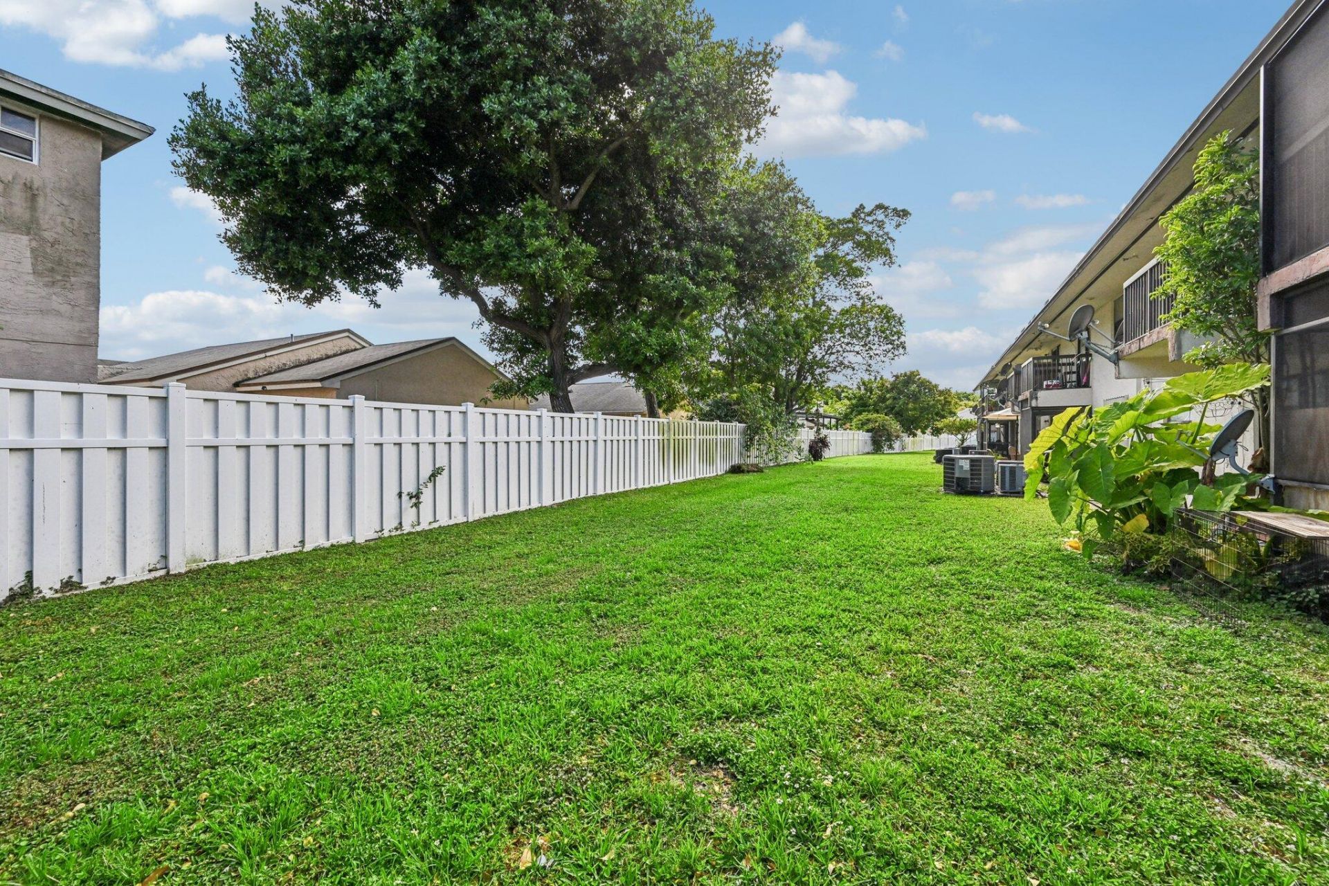 6001 Shakerwood Circle, Unit 203, Tamarac, FL 33319 Photo