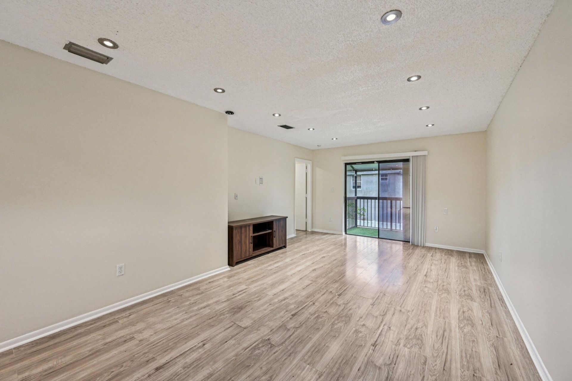 6001 Shakerwood Circle, Unit 203, Tamarac, FL 33319 Photo