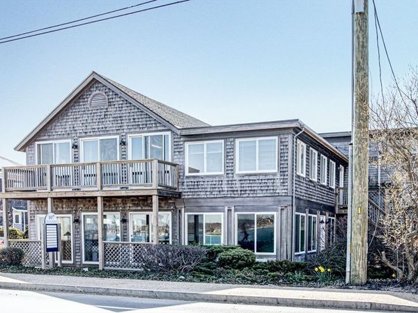 107 Beach Rd, Unit 101, Tisbury, MA 02568