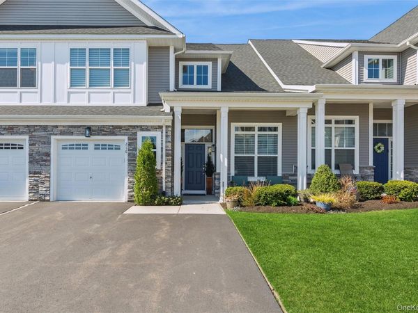 216 Belmont Circle , Yaphank, NY 11980