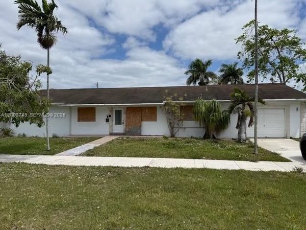 105 NE 17th St , Homestead, FL 33030