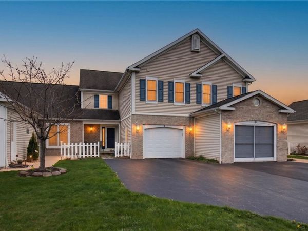 8 Foxe Commons , Rochester, NY 14624