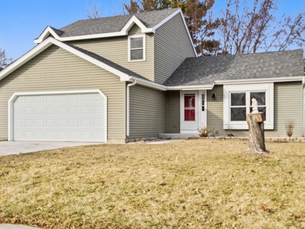 5512 Abbey Drive , McHenry, IL 60050