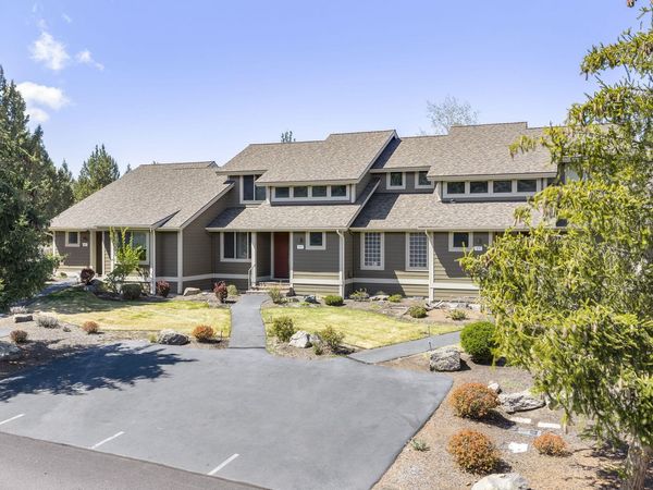 679 Sage Country Court, Redmond, OR 97756