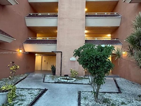 17530 NW 68th Ave , Unit C3008, Hialeah, FL 33015