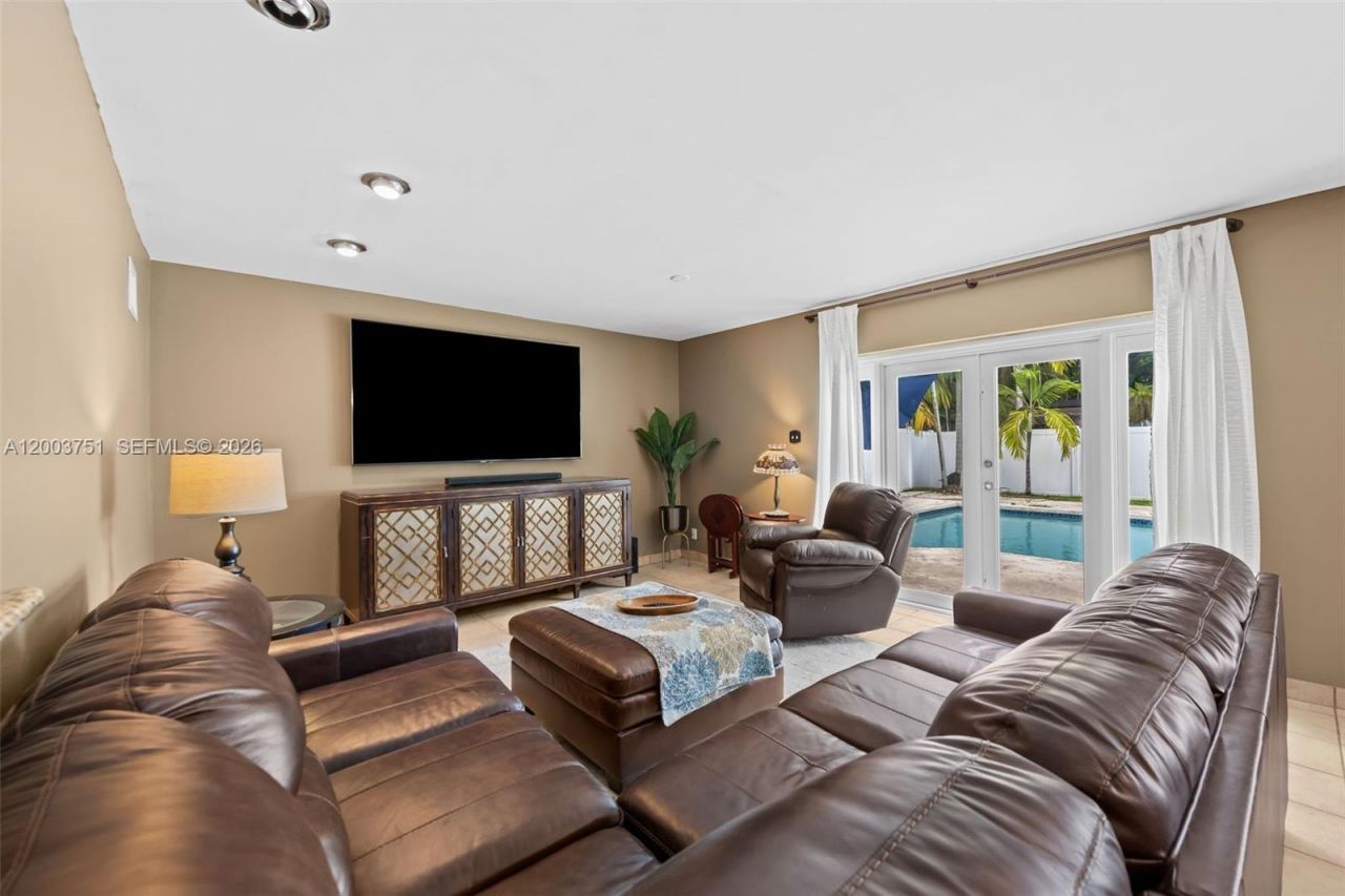 1925 N 39th Ave , Hollywood, FL 33021 Photo