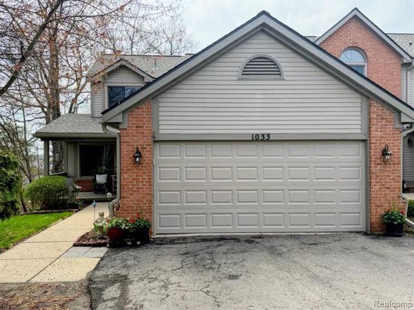 1033 Elmwood Drive, Brighton, MI 48116