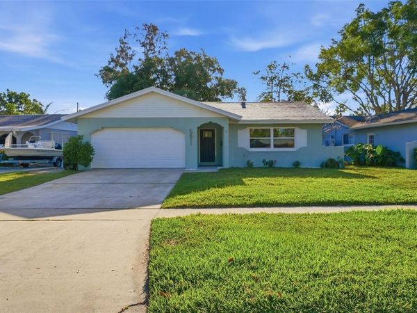 5611 VENETIAN BOULEVARD NE, ST PETERSBURG, FL 33703