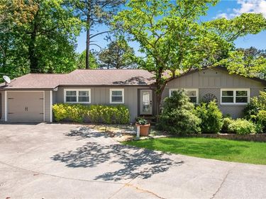 6275 Woodlake Drive, Buford, GA 30518