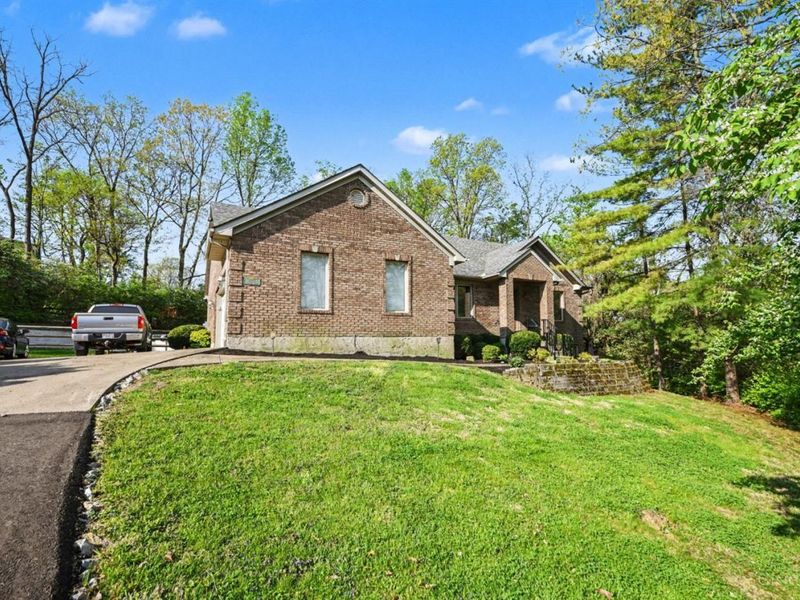 3623 Reemelin Rd, Cincinnati, OH 45211 Photo 2