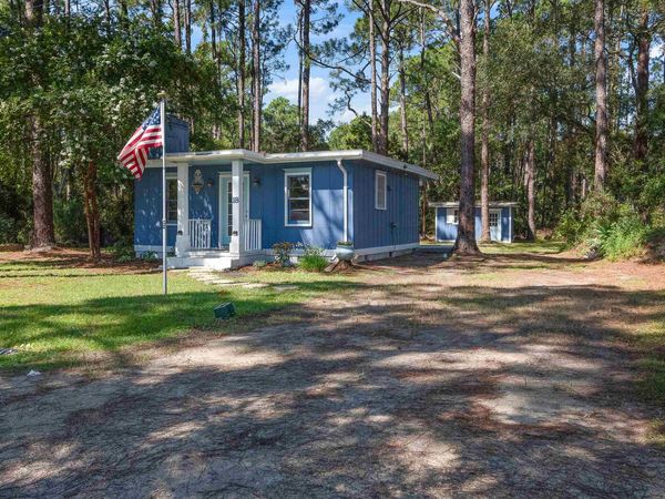 18 Suwannee Avenue , Panacea, FL 32346