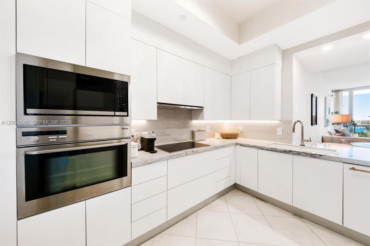100 S Pointe Dr , Unit 702, Miami Beach, FL 33139 Photo