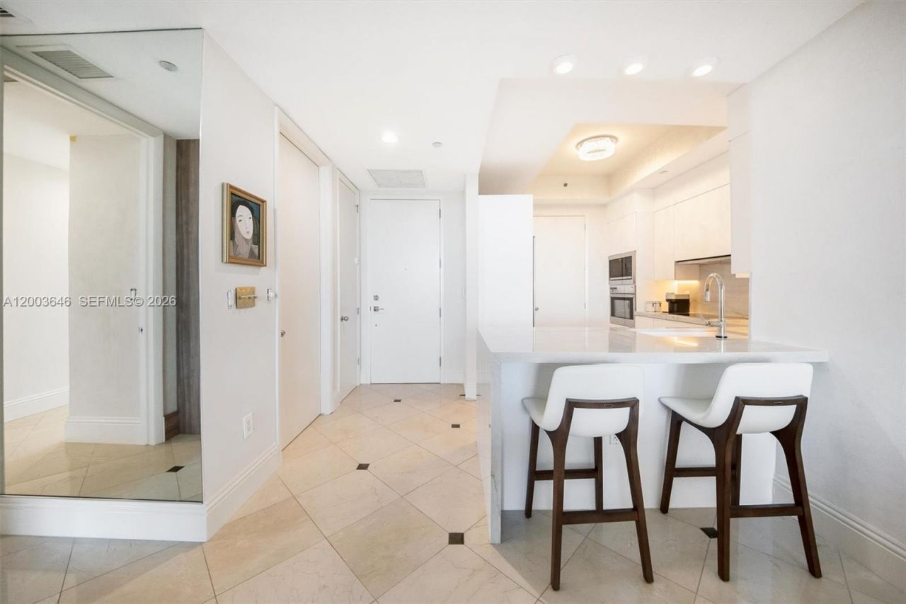 100 S Pointe Dr , Unit 702, Miami Beach, FL 33139 Photo