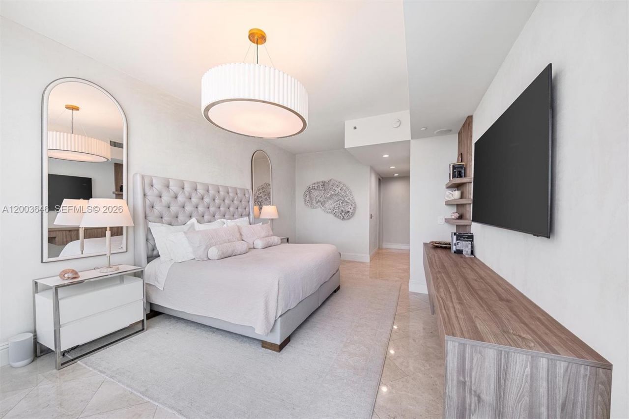 100 S Pointe Dr , Unit 702, Miami Beach, FL 33139 Photo