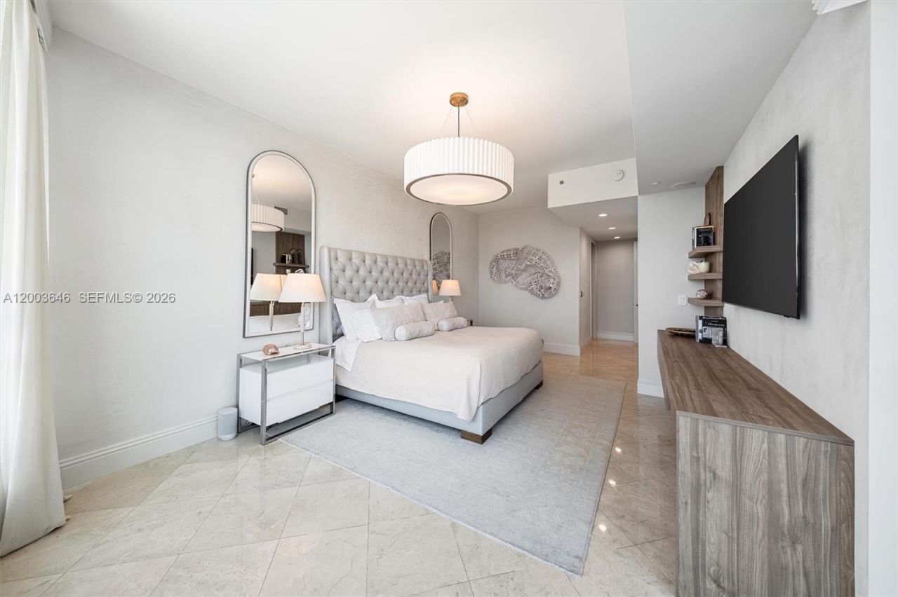 100 S Pointe Dr , Unit 702, Miami Beach, FL 33139 Photo