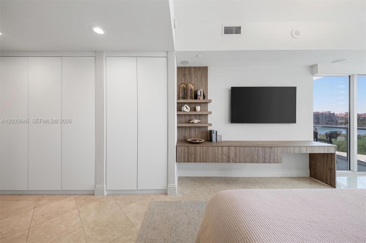 100 S Pointe Dr , Unit 702, Miami Beach, FL 33139 Photo