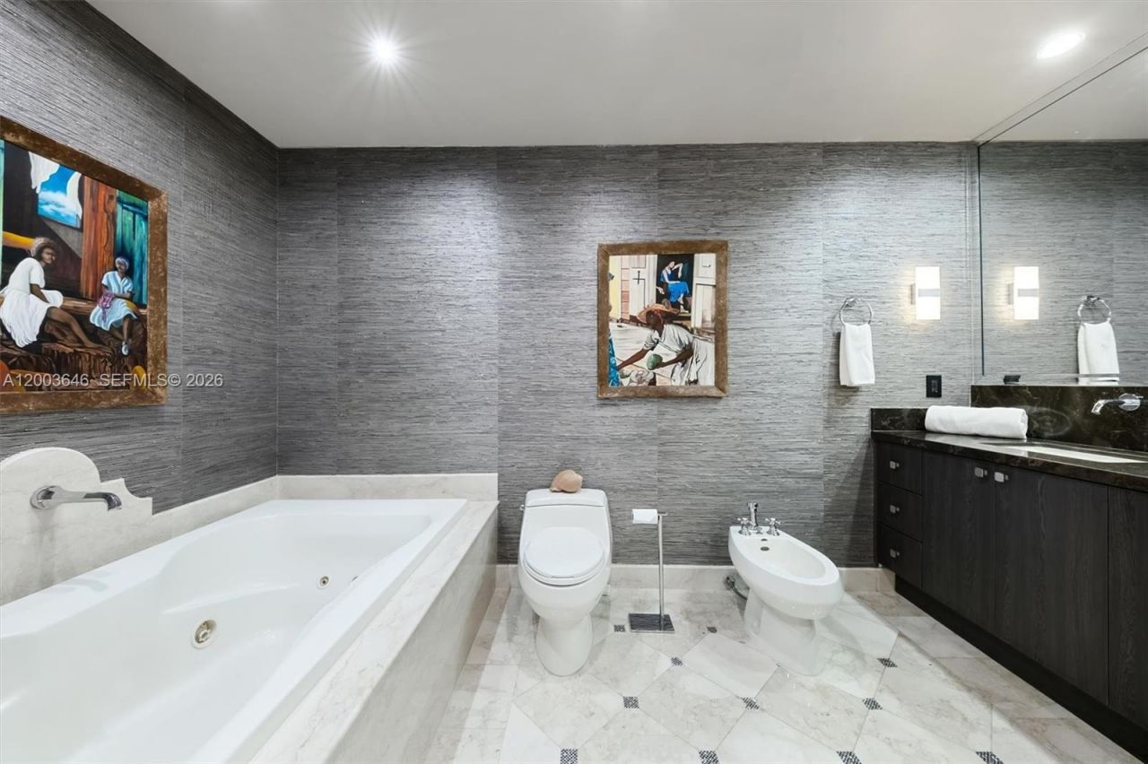 100 S Pointe Dr , Unit 702, Miami Beach, FL 33139 Photo