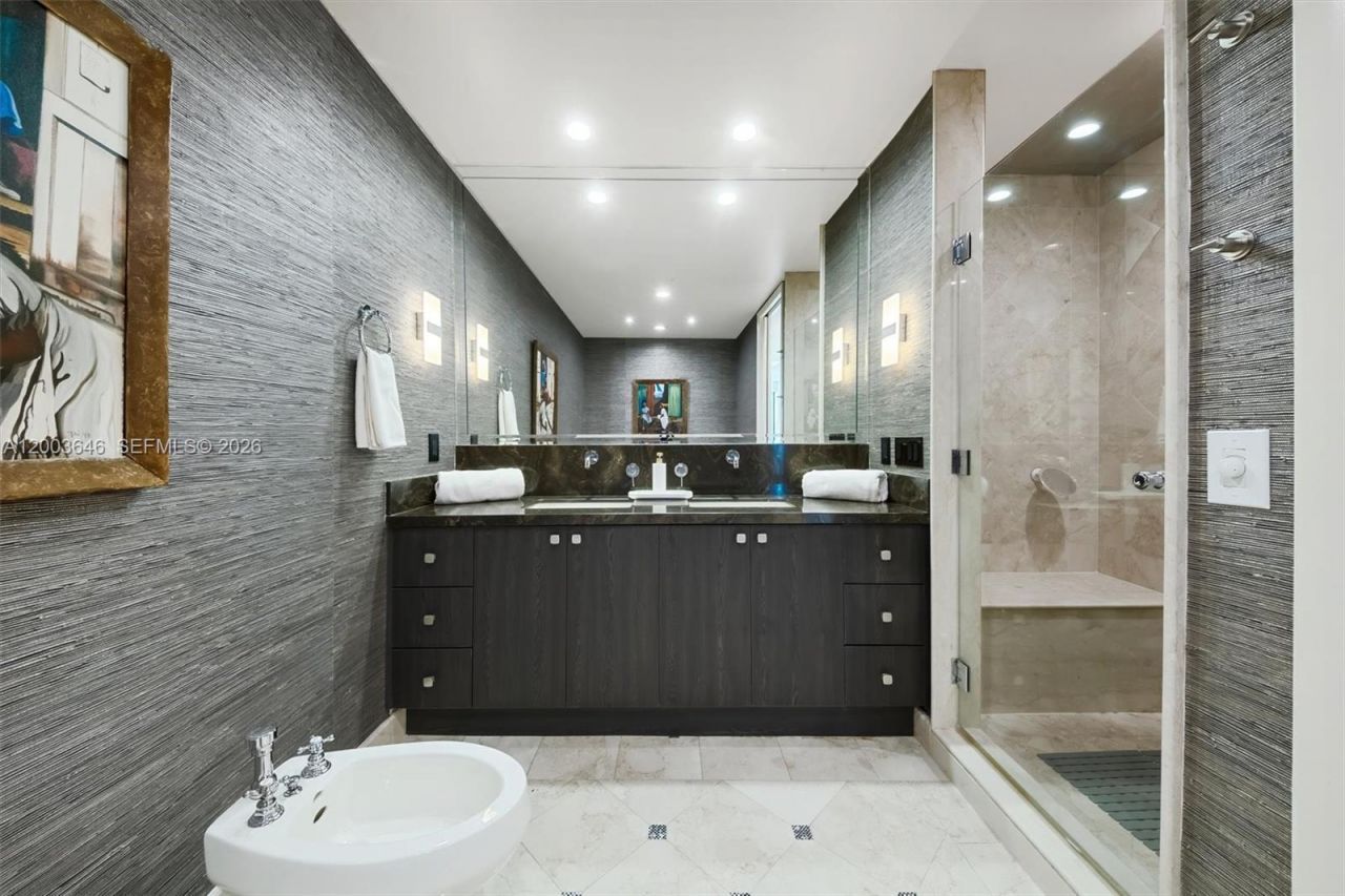 100 S Pointe Dr , Unit 702, Miami Beach, FL 33139 Photo
