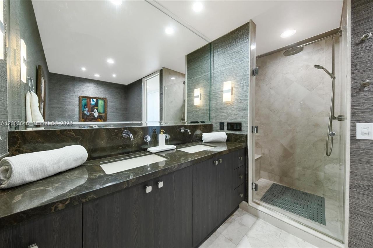 100 S Pointe Dr , Unit 702, Miami Beach, FL 33139 Photo