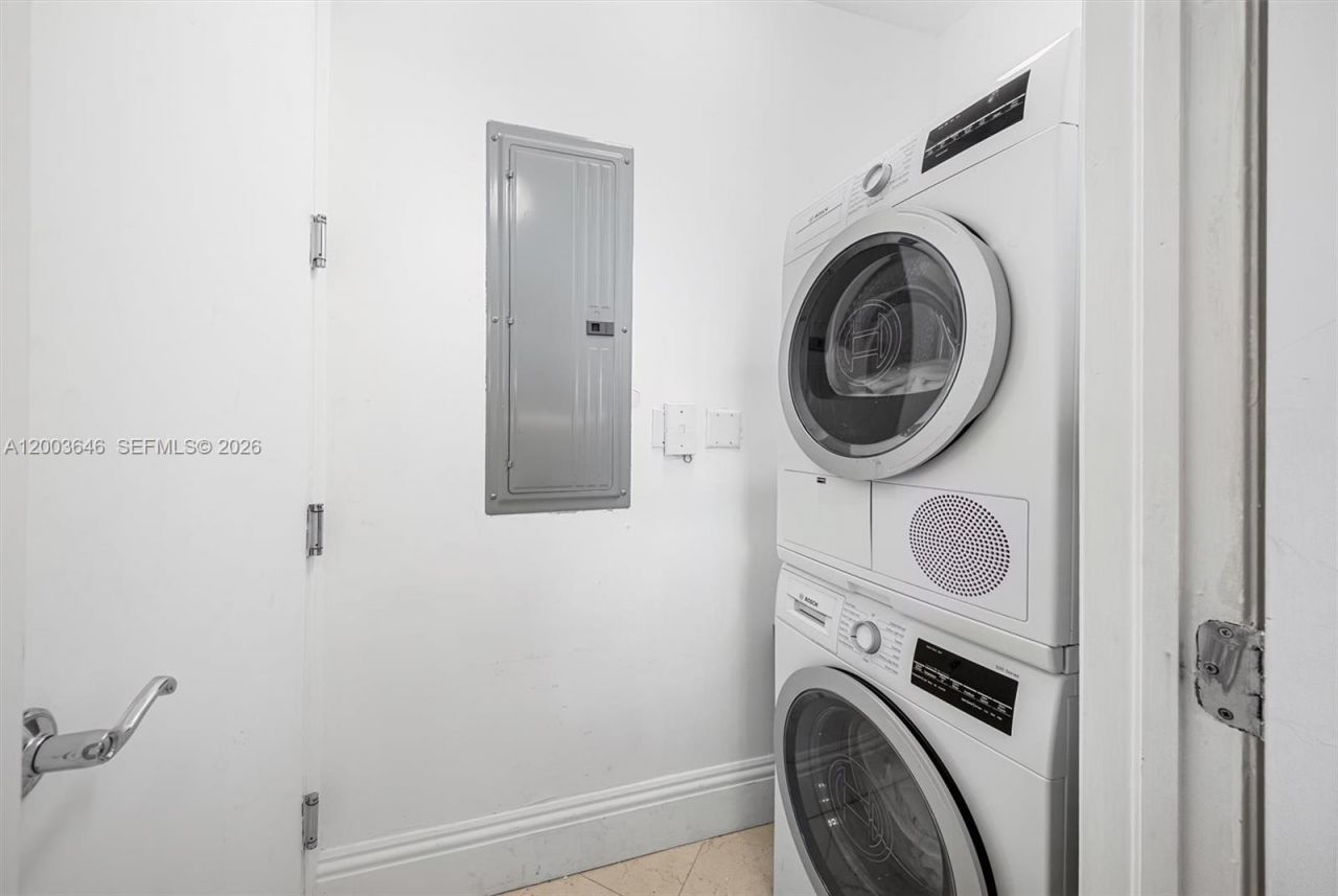 100 S Pointe Dr , Unit 702, Miami Beach, FL 33139 Photo
