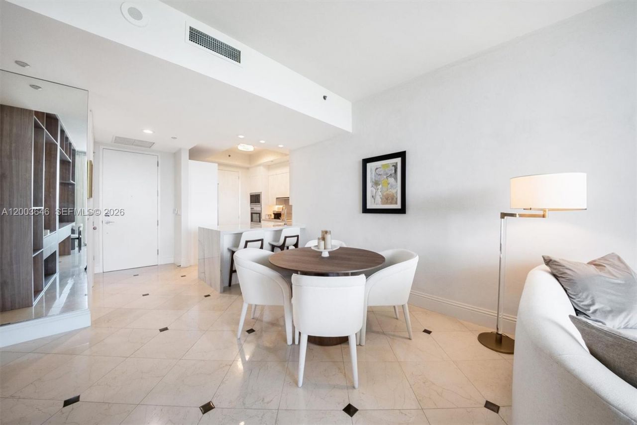 100 S Pointe Dr , Unit 702, Miami Beach, FL 33139 Photo