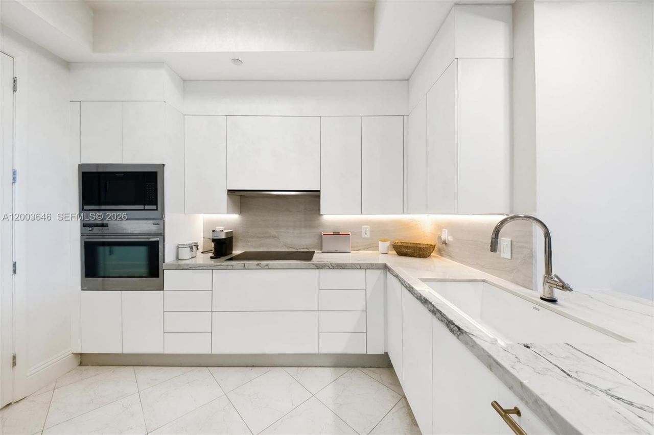 100 S Pointe Dr , Unit 702, Miami Beach, FL 33139 Photo