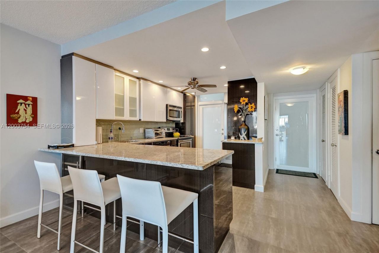 410 Golden Isles Dr , Unit 408, Hallandale Beach, FL 33009 Photo