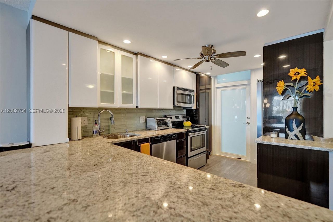 410 Golden Isles Dr , Unit 408, Hallandale Beach, FL 33009 Photo