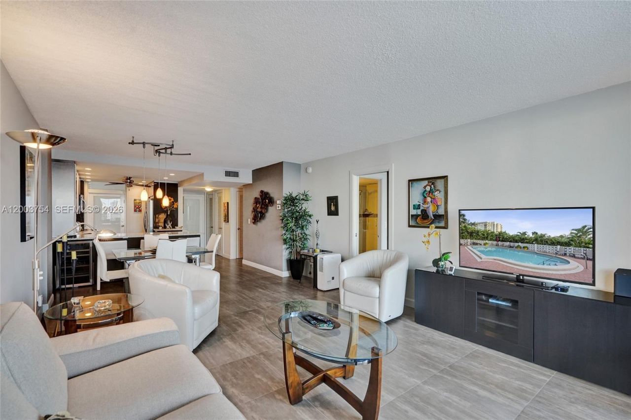410 Golden Isles Dr , Unit 408, Hallandale Beach, FL 33009 Photo
