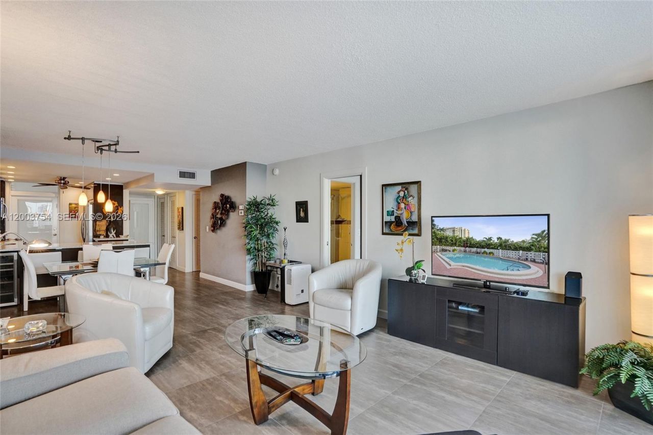 410 Golden Isles Dr , Unit 408, Hallandale Beach, FL 33009 Photo