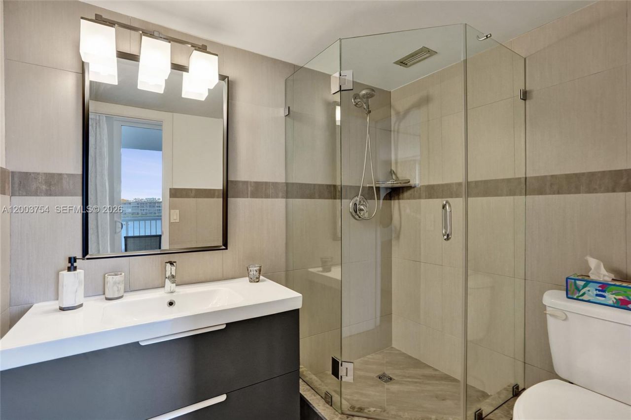 410 Golden Isles Dr , Unit 408, Hallandale Beach, FL 33009 Photo