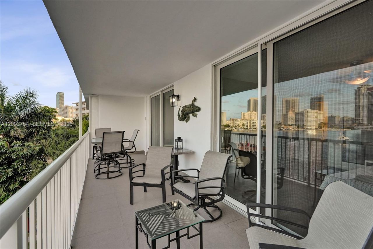 410 Golden Isles Dr , Unit 408, Hallandale Beach, FL 33009 Photo