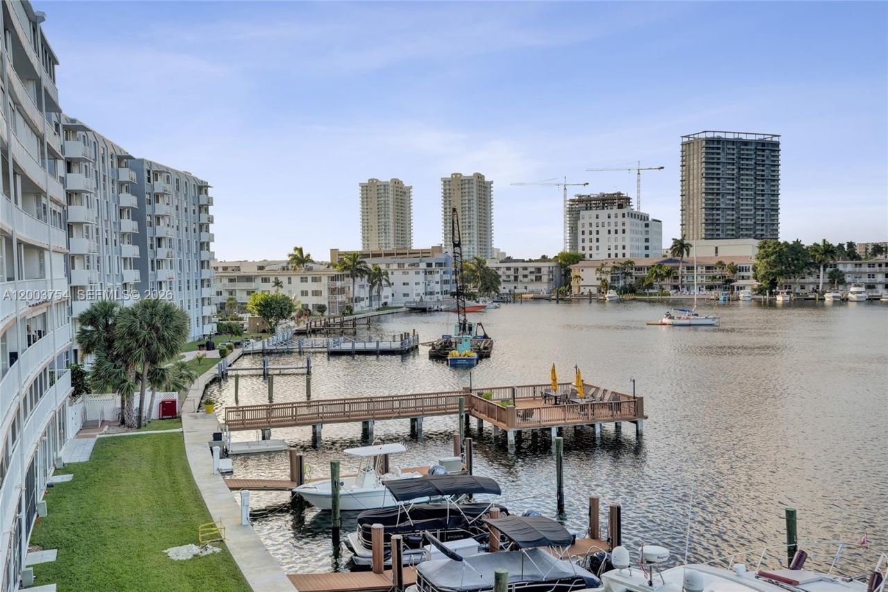 410 Golden Isles Dr , Unit 408, Hallandale Beach, FL 33009 Photo