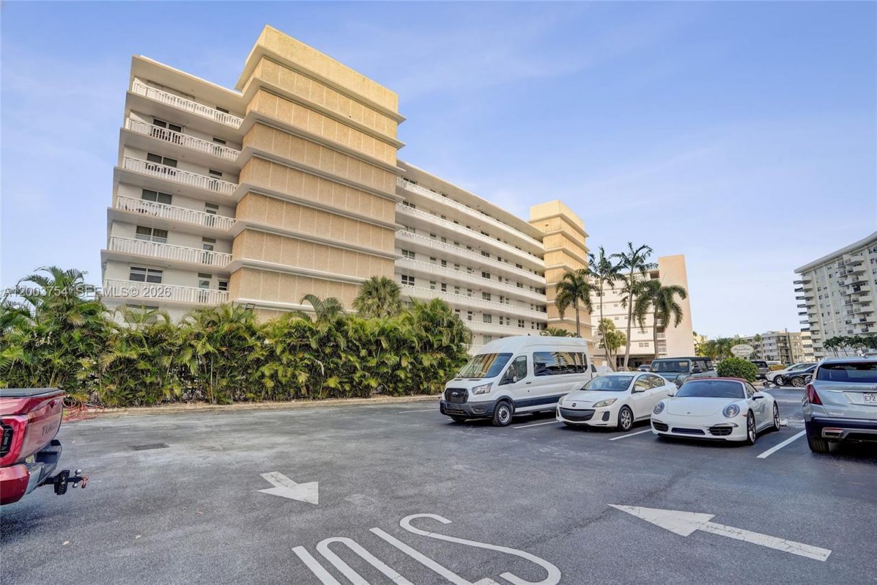 410 Golden Isles Dr , Unit 408, Hallandale Beach, FL 33009 Photo