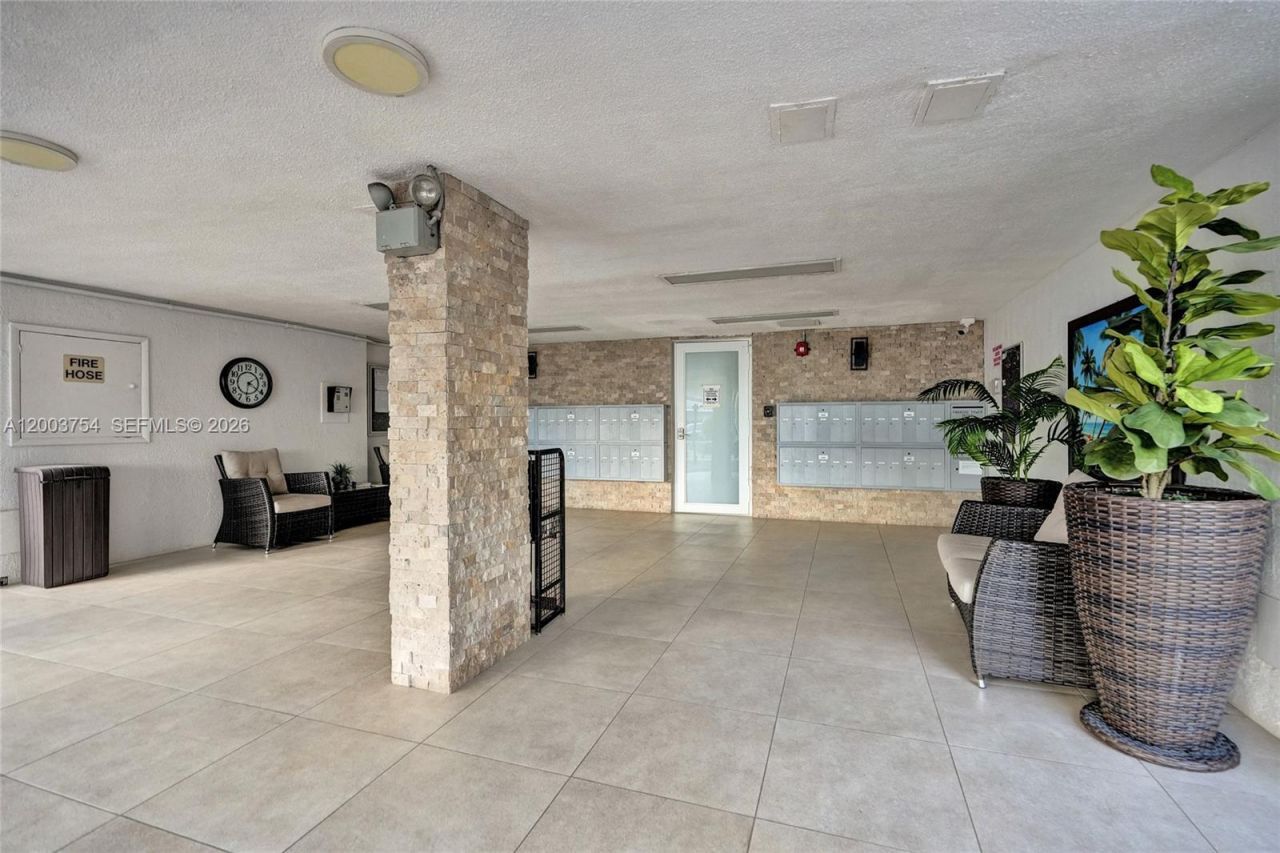 410 Golden Isles Dr , Unit 408, Hallandale Beach, FL 33009 Photo