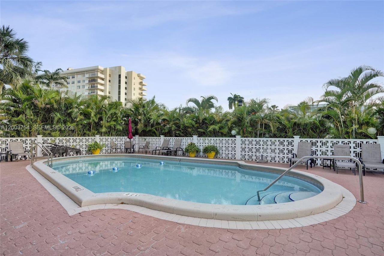 410 Golden Isles Dr , Unit 408, Hallandale Beach, FL 33009 Photo