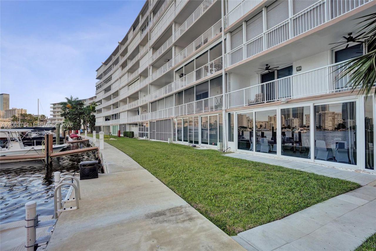 410 Golden Isles Dr , Unit 408, Hallandale Beach, FL 33009 Photo