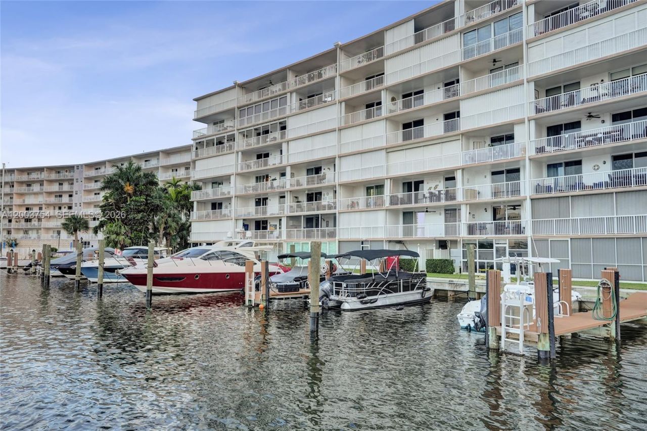 410 Golden Isles Dr , Unit 408, Hallandale Beach, FL 33009 Photo