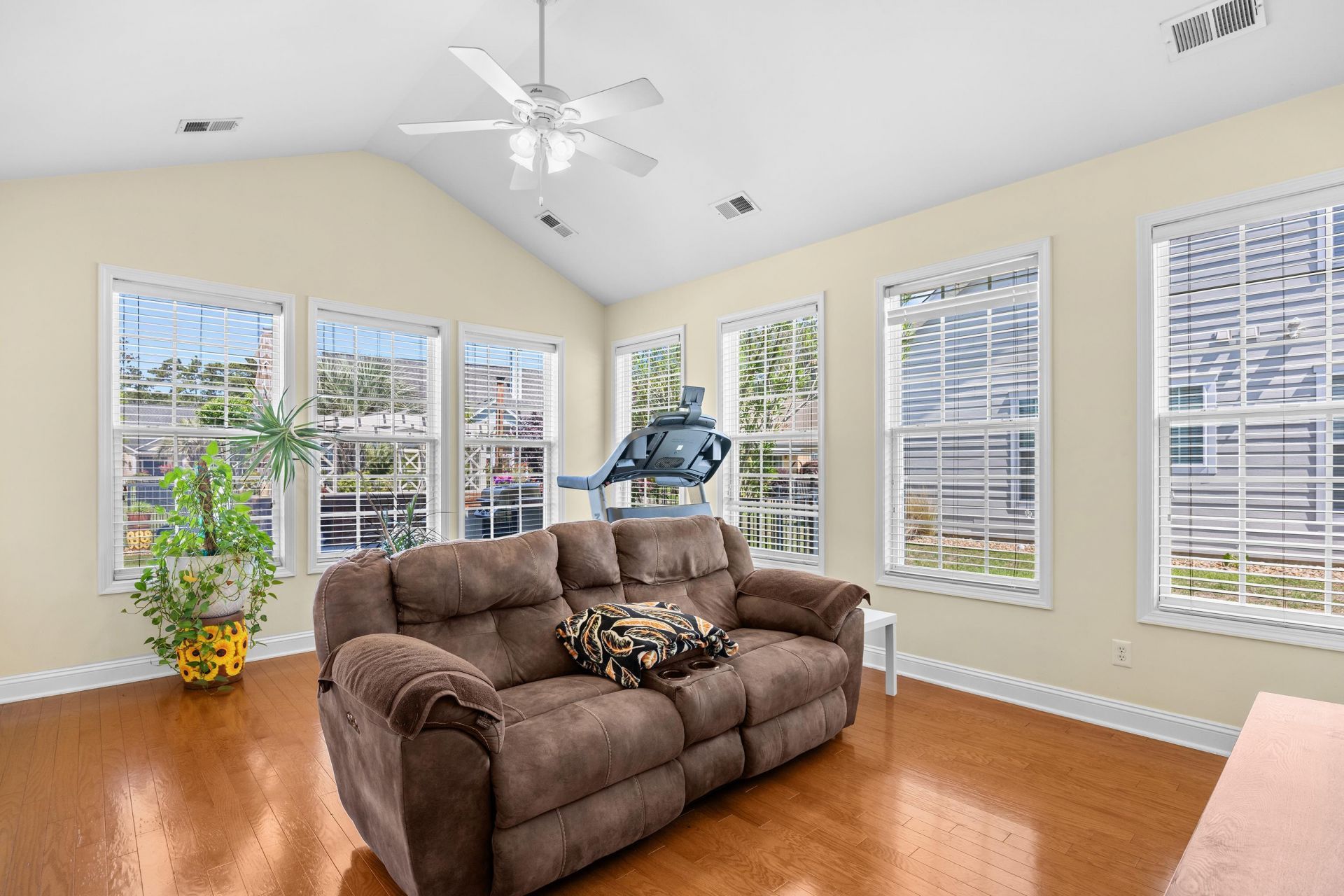 1121 Shire Way Photo 26