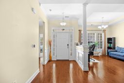 1121 Shire Way photo 4