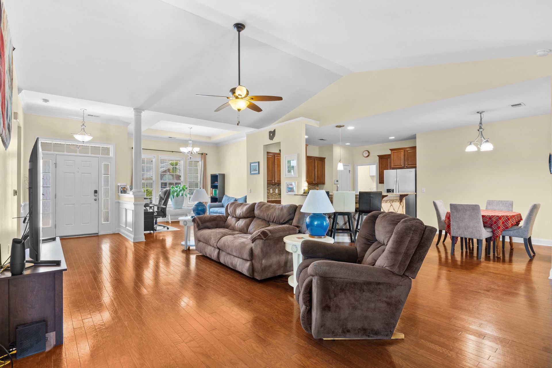 1121 Shire Way Photo 4