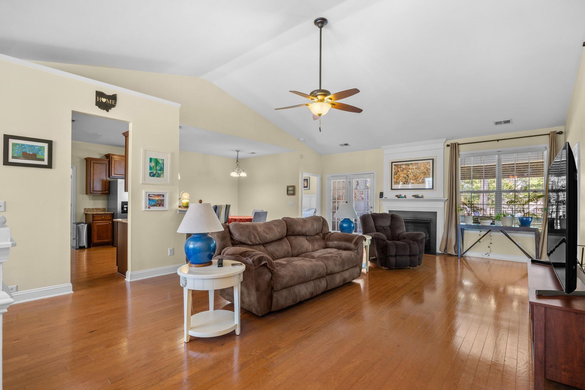 1121 Shire Way Photo 5