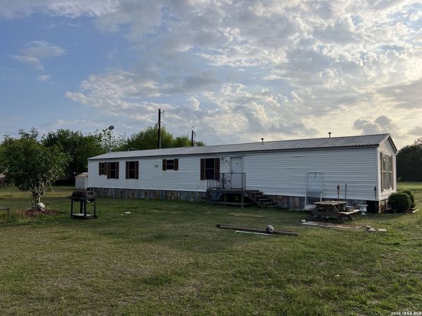 382 Heinemeyer, Seguin, TX 78155